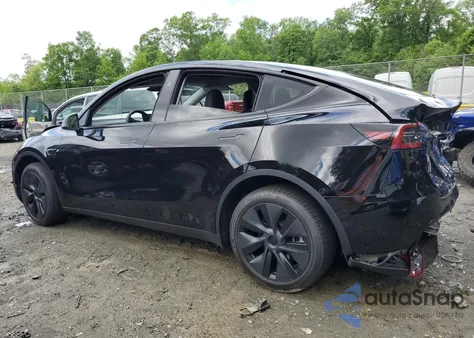 2025 Tesla Model Y из США, поврежденный, VIN 7SAYGDED3SA372244